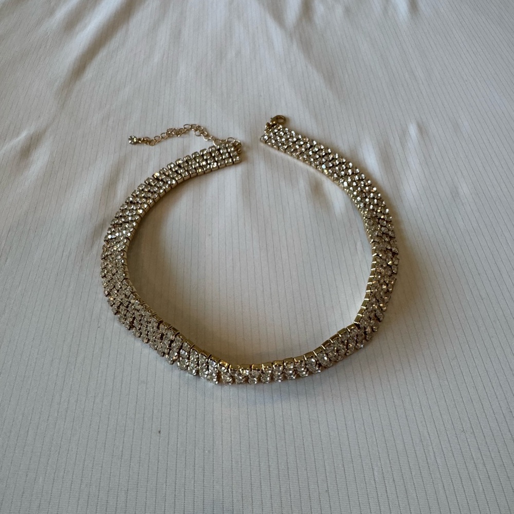 New - Elegant Crystal Choker Necklace in Gold
